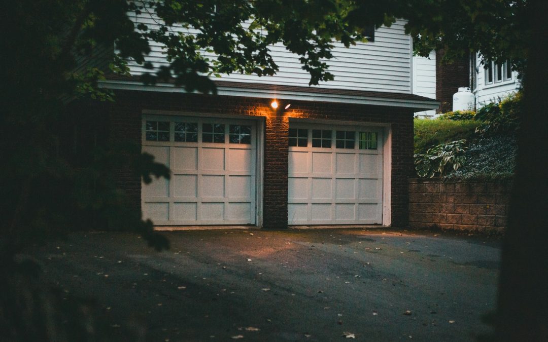 How to Spot Common Garage Door Problems and How to Fix it